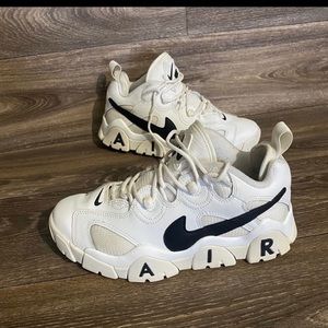 Nike Air barrage low GS white black size 7y